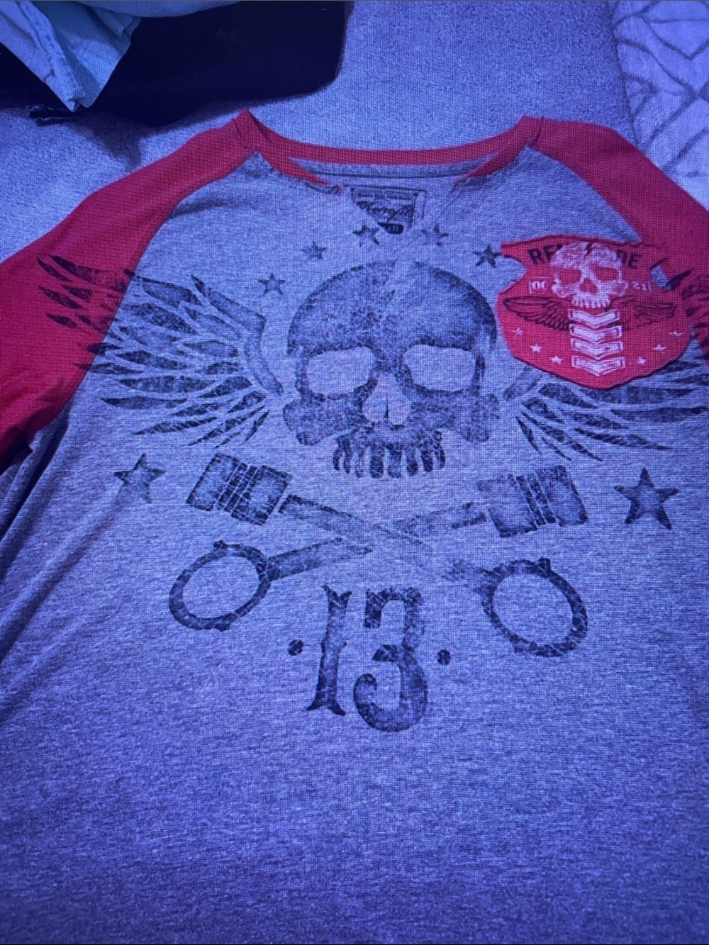 Retrofit Grey Body Red Sleeve Skull Raglan Tee